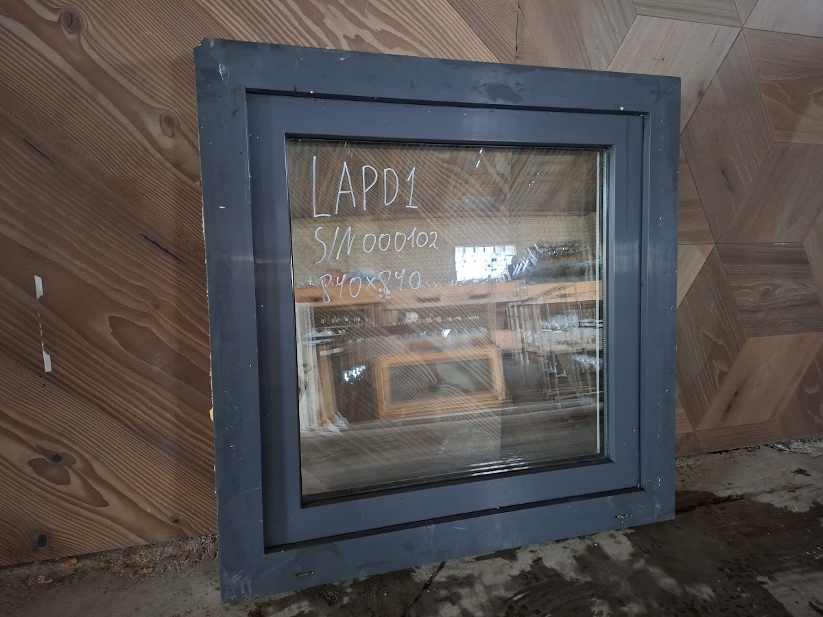Langas 840 × 840 mm, LAPD1