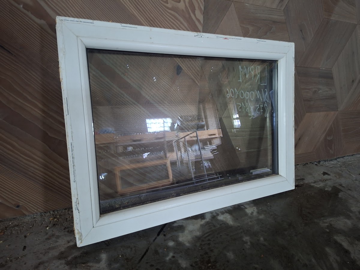 Langas 875 × 615 mm, LRPV1